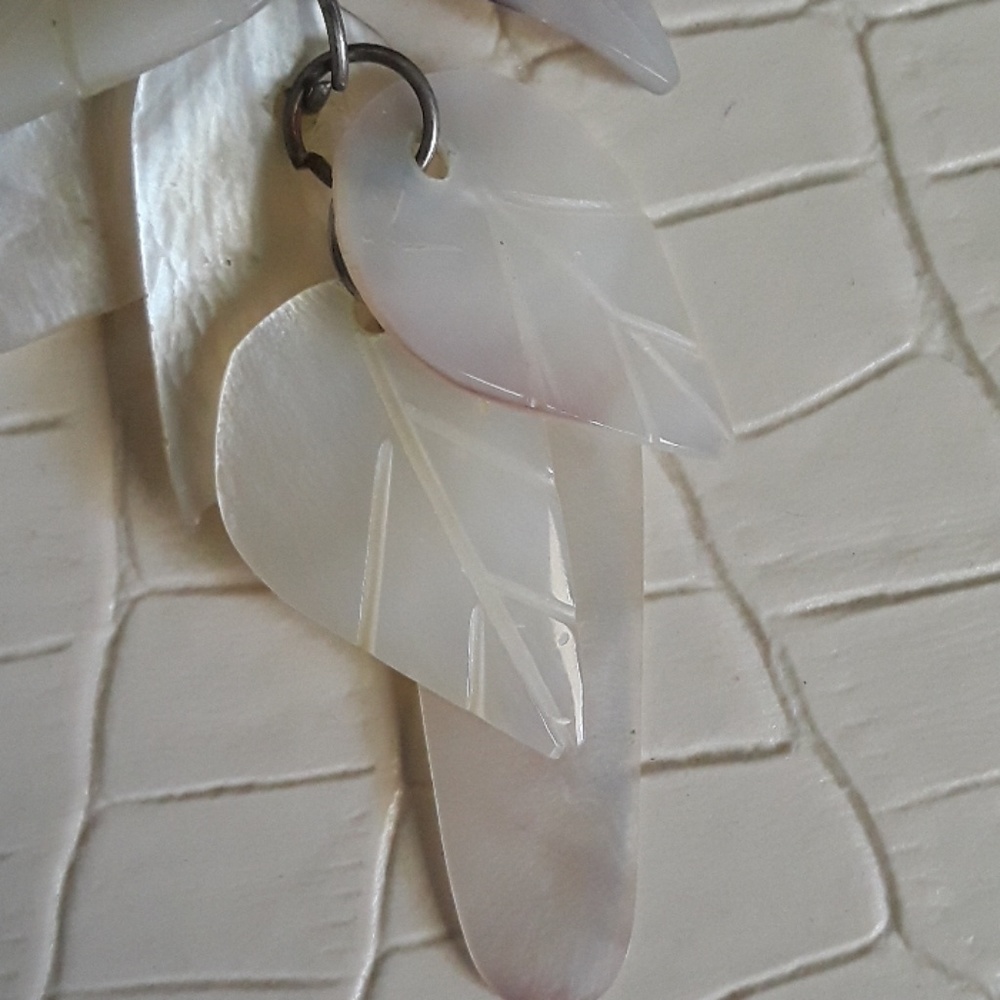 Shell earrings - Picture 3 of 5